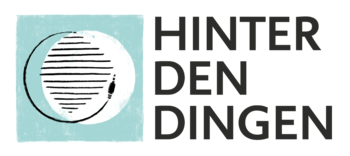 Logo "Hinter den Dingen"